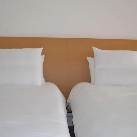 فندق Novotel Centre 4*