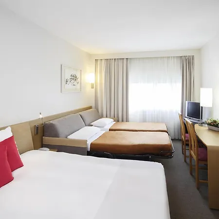 فندق Novotel Centre 4*