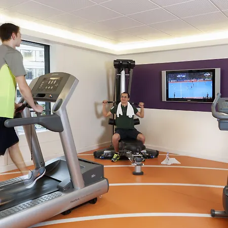 Отель Novotel Centre 4*
