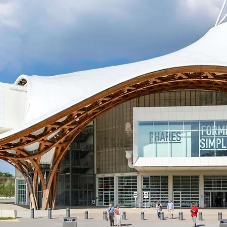 فندق Novotel Centre 4*