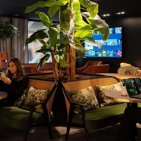 Отель Novotel Centre 4*