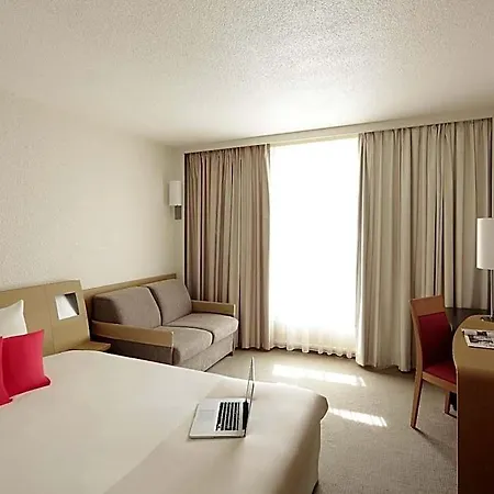 מלון Novotel Centre 4*